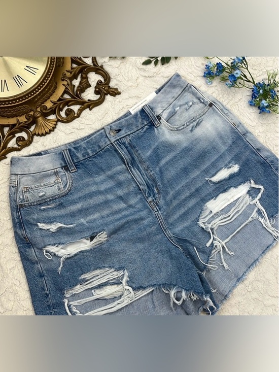 American Eagle Outfitters Pants - NWT American Eagle Curvy Mom Jean Shorts